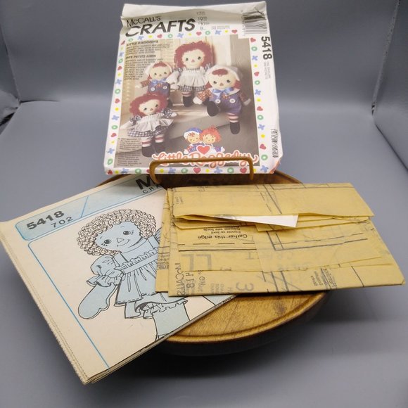 UNCUT Vintage Craft Sewing PATTERN McCalls 5418 Little Raggedy Dolls, Clothes - Picture 3 of 3